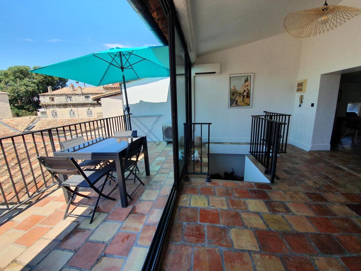 Au Coeur Du Centre Historique - Immeuble Classe - Terrasse - Climatise نيم المظهر الخارجي الصورة
