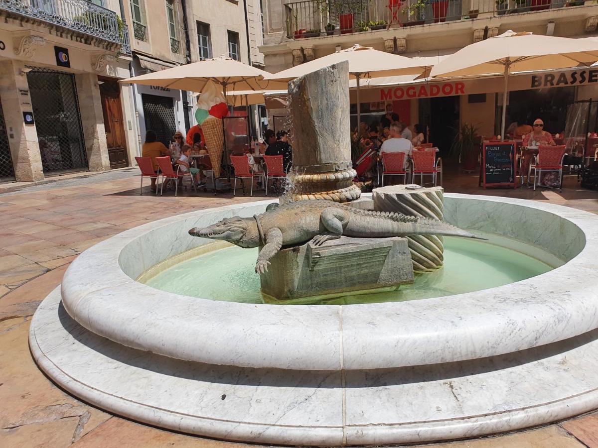 Au Coeur Du Centre Historique - Immeuble Classe - Terrasse - Climatise نيم المظهر الخارجي الصورة