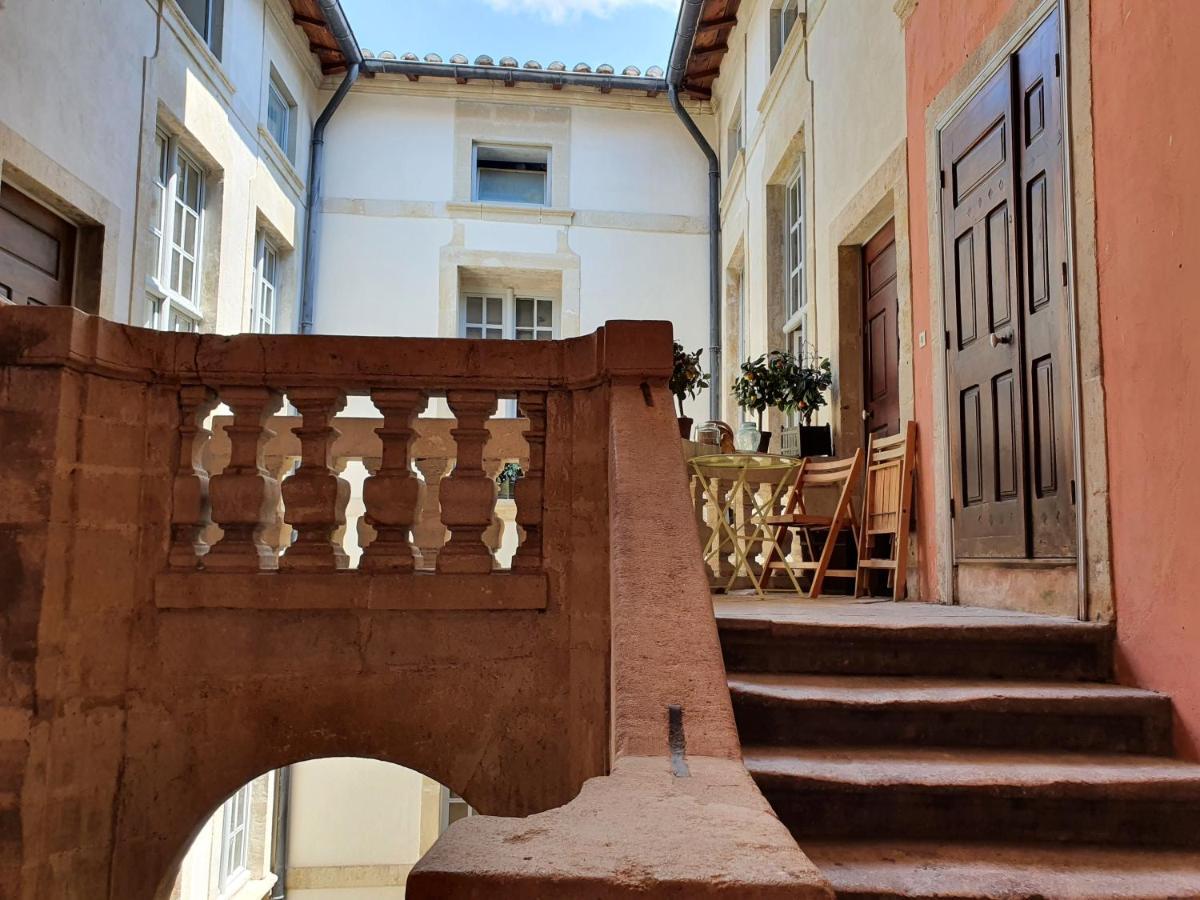Au Coeur Du Centre Historique - Immeuble Classe - Terrasse - Climatise نيم المظهر الخارجي الصورة