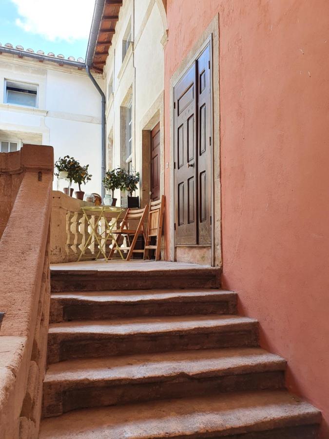 Au Coeur Du Centre Historique - Immeuble Classe - Terrasse - Climatise نيم المظهر الخارجي الصورة