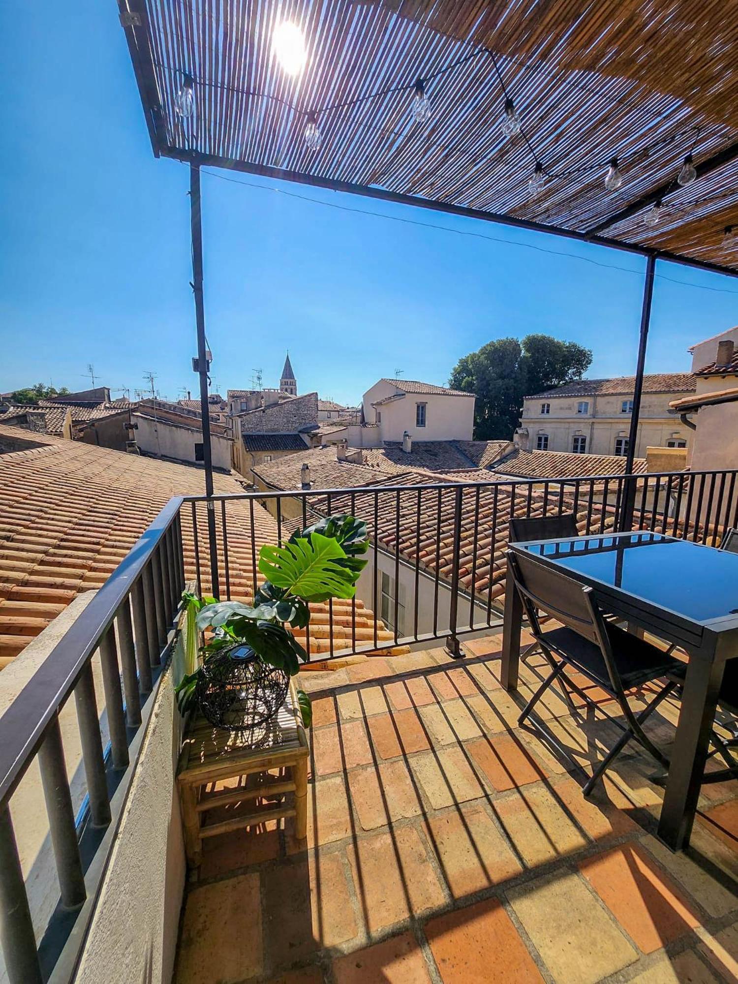 Au Coeur Du Centre Historique - Immeuble Classe - Terrasse - Climatise نيم المظهر الخارجي الصورة